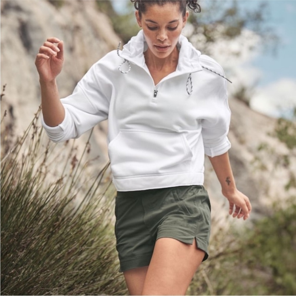 NWT Athleta ‘trekki north short’ Green 0